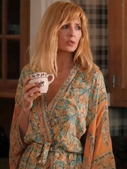 Yellowstone S05 Beth Floral Robe