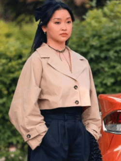 XO Kitty S03 Lara Jean Covey Cropped Trench Coat New